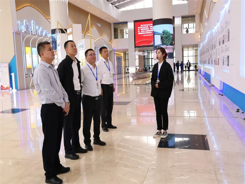 中國(guó)企業(yè)聯(lián)合會(huì)、中國(guó)企業(yè)家協(xié)會(huì)企業(yè)文化工作委員會(huì)秘書(shū)長(zhǎng)王建軍到中能公司調(diào)研指導(dǎo)工作（2）.jpg