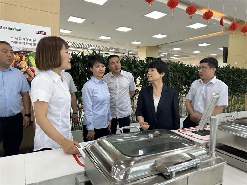 公司黨委副書(shū)記、工會(huì)主席張瀅到涌鑫公司開(kāi)展調(diào)研（2）.jpg